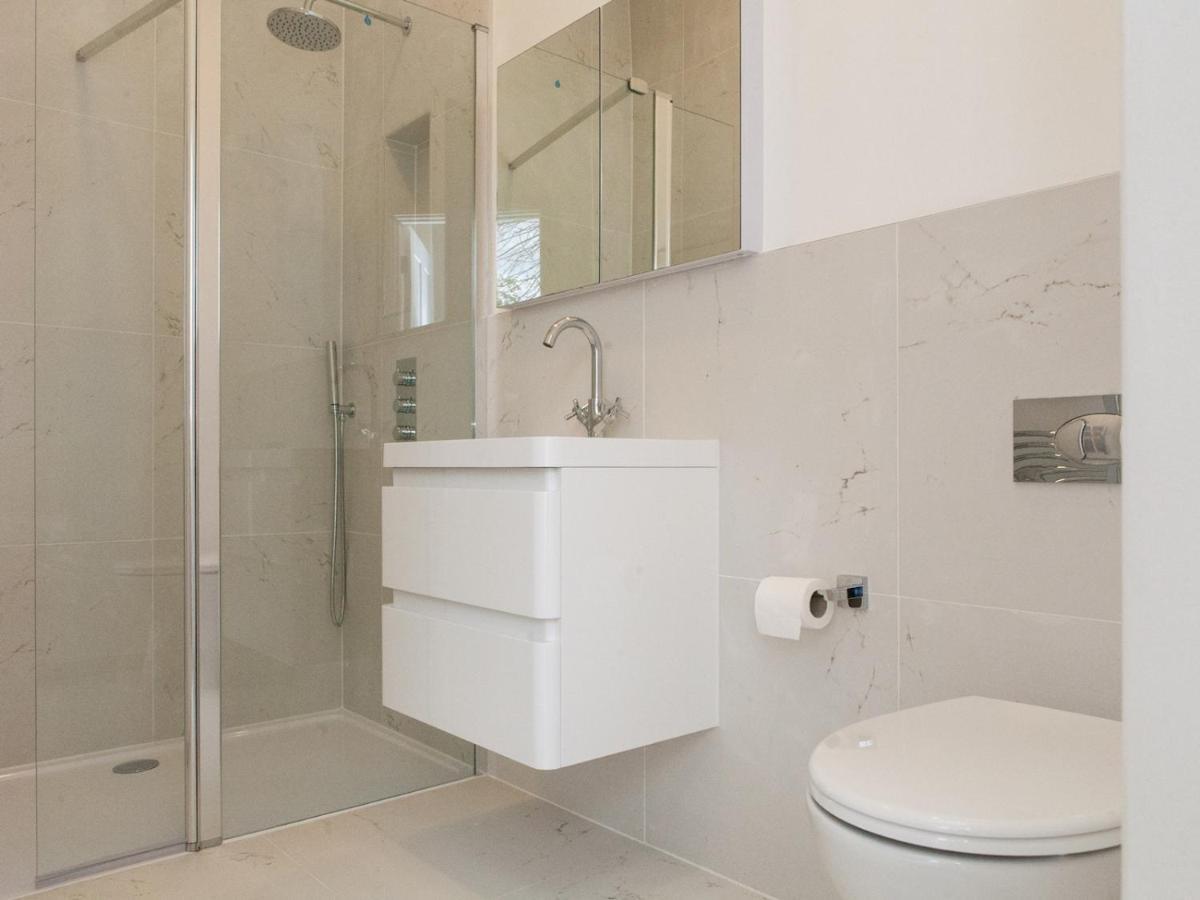 Pass The Keys - Spacious Flat With Private Sun Terrace In South East Londra Esterno foto